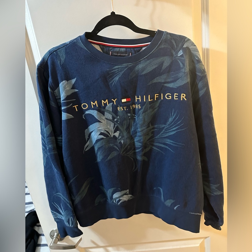 Tommy Hilfiger sweatshirt size large